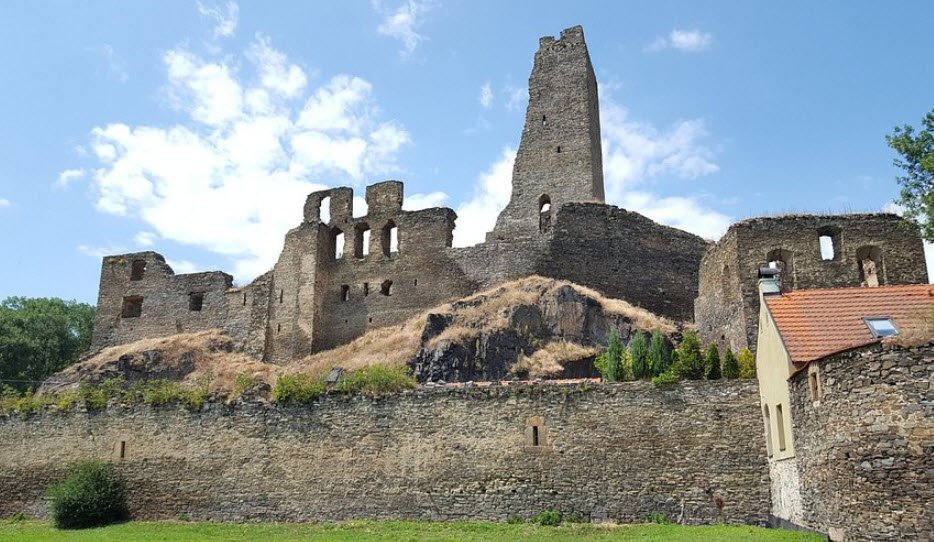 Ruins of Okoř Castle, Okoř, Czechia, Czech Republic (Czechia)